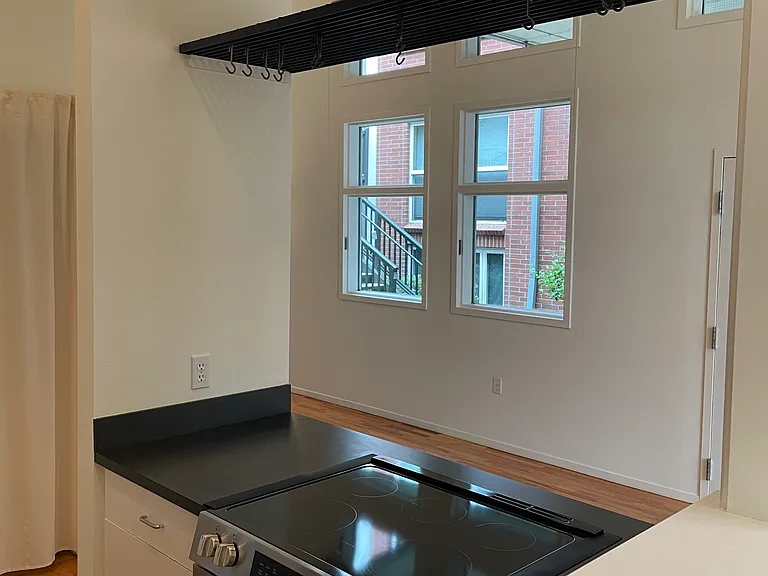 1009 NW Hoyt St #111 — Photo 13