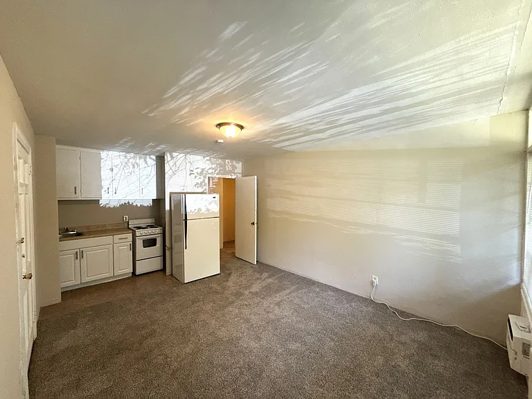 A0432-Kirkland Apts — Photo 4