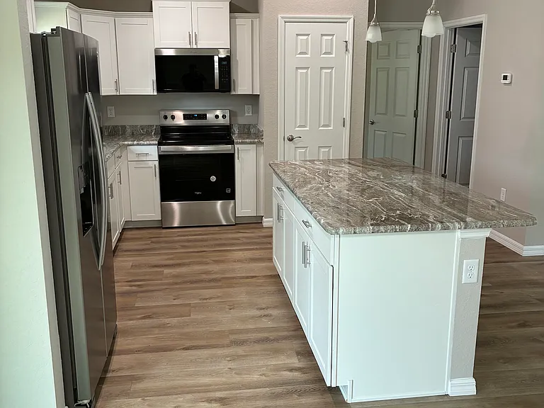 1631 W Hill Ln — Photo 5