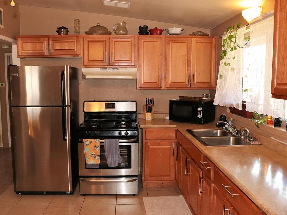 1st image of 611 W 5th Ave