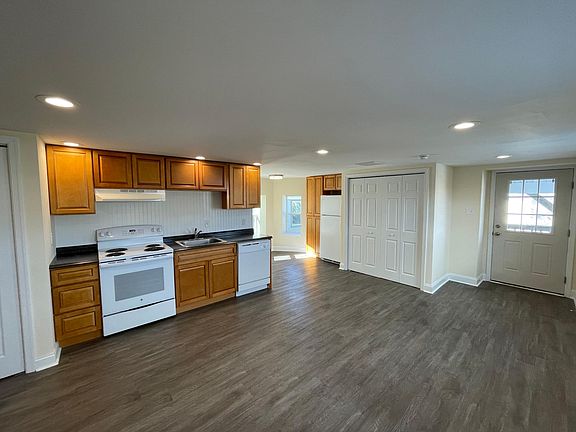 2nd image of 221 High St #6