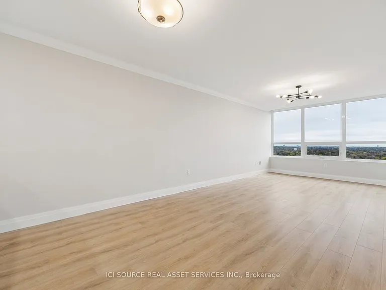 7601 Bathurst St #1003 — Photo 8