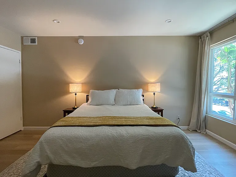 1262 S Barrington Ave #102 — Photo 4