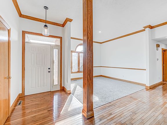 3rd image of 2467 S York Ave
