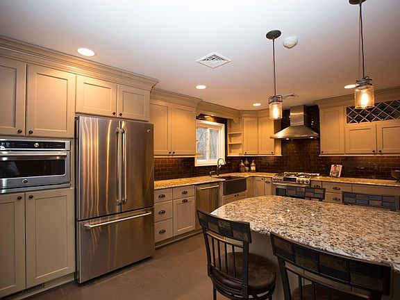 4th image of 6 Lochness Ln