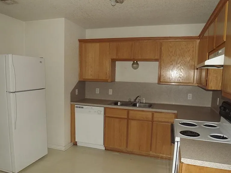 3312 Cantabrian Dr #B — Photo 6