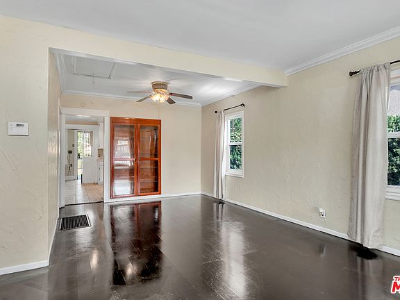 3rd image of 437 W 111th Pl