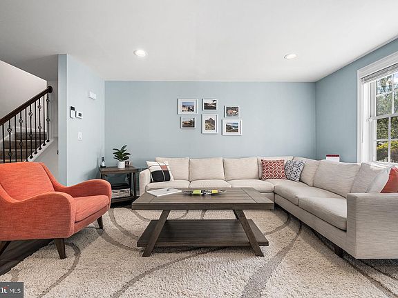 5th image of 9219 Claytonia Ln
