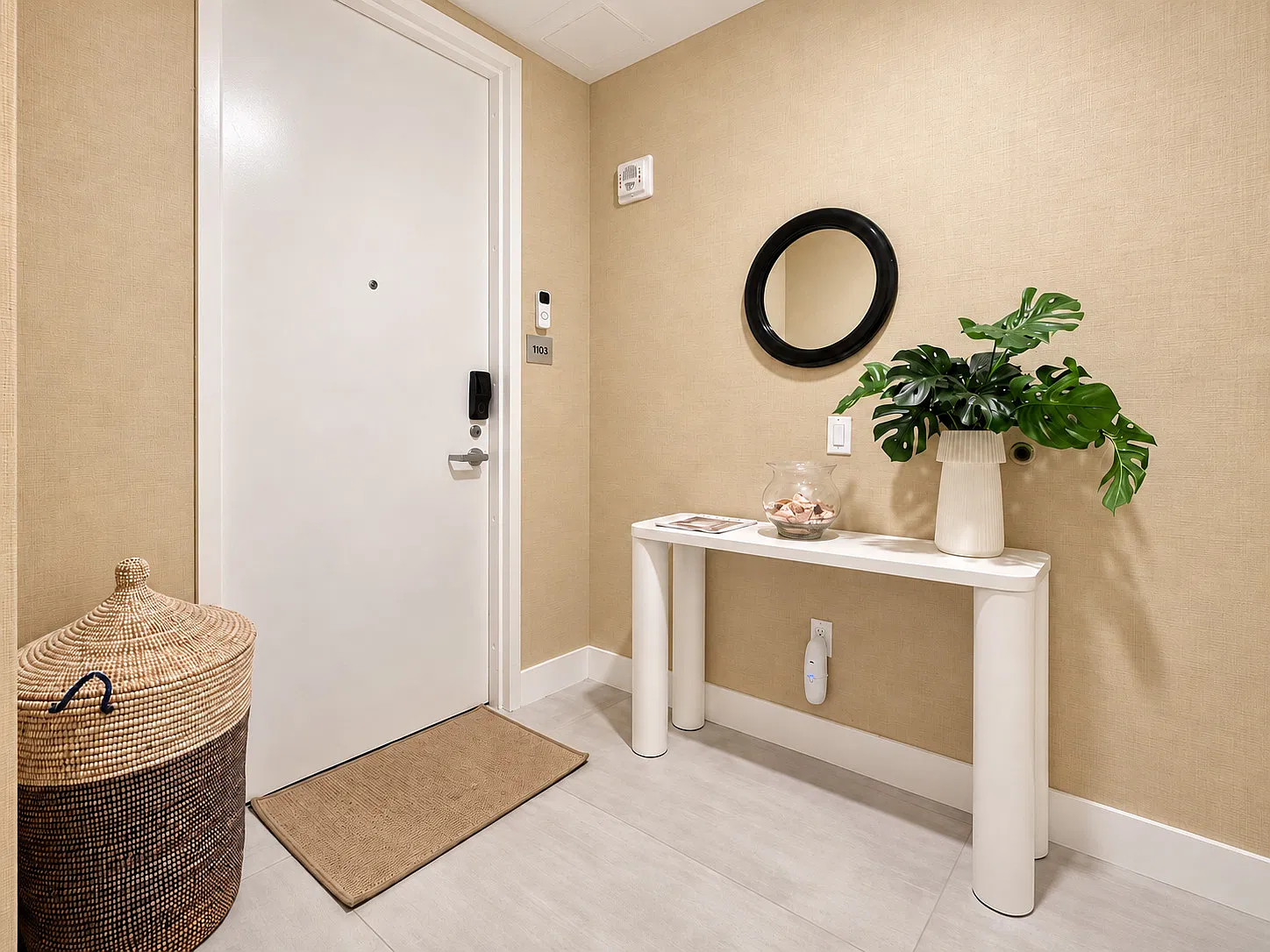 2 bed, 1361 sqft, $9,200 — Photo 3