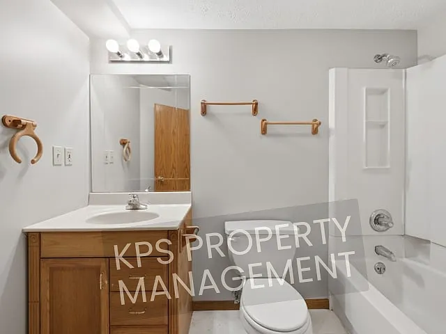 1915 Cypress Ln — Photo 13