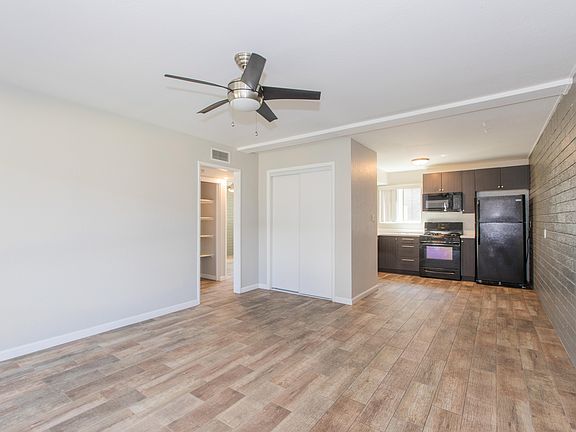 5th image of 326 W Earll Dr #1