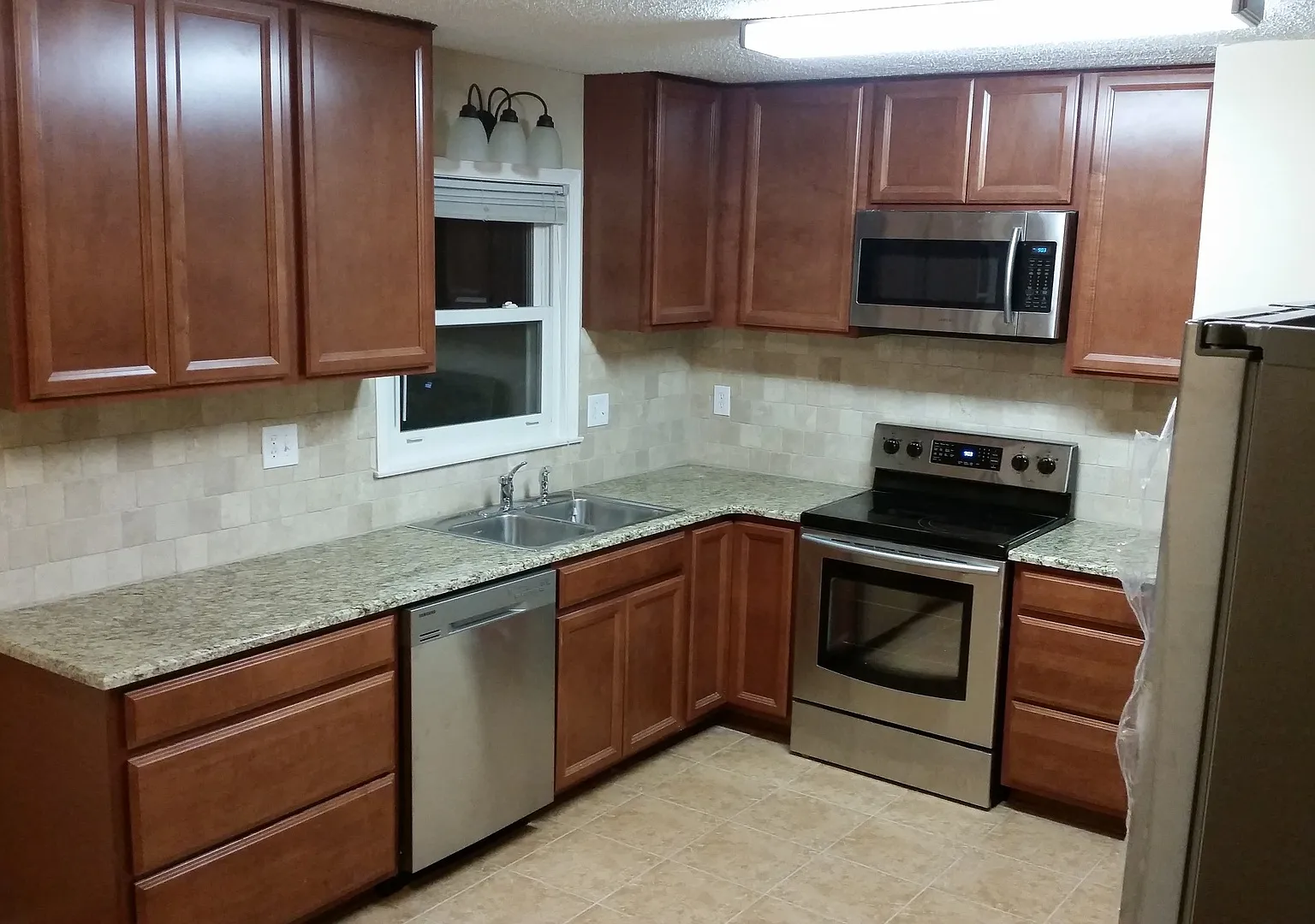 Large 5 Bedroom Nall Hills Home — Photo 3