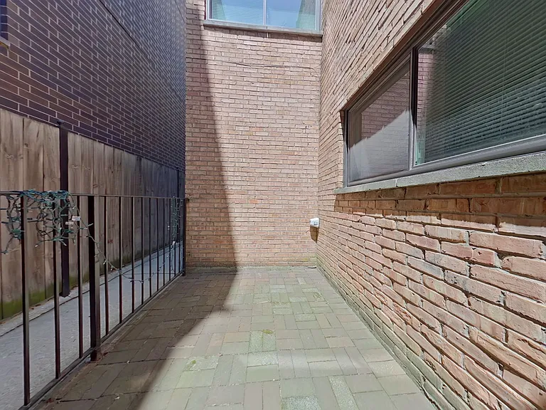 719 Buckingham — Photo 3