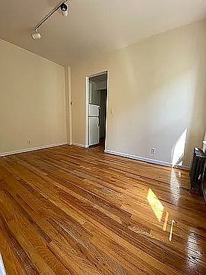 4th image of 318 E 78th St #32