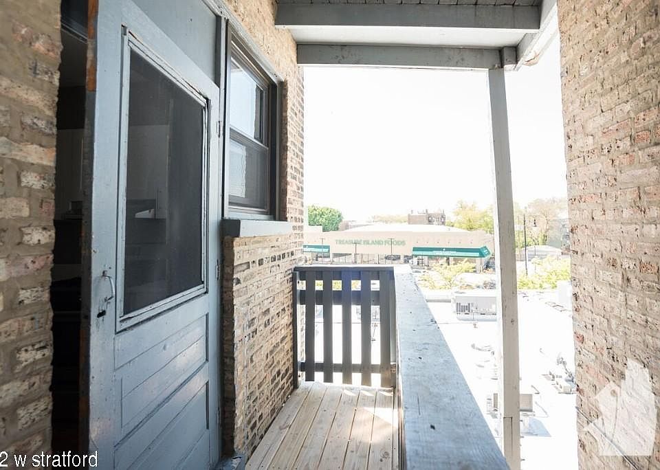 1st image of 622 W Stratford Pl #728