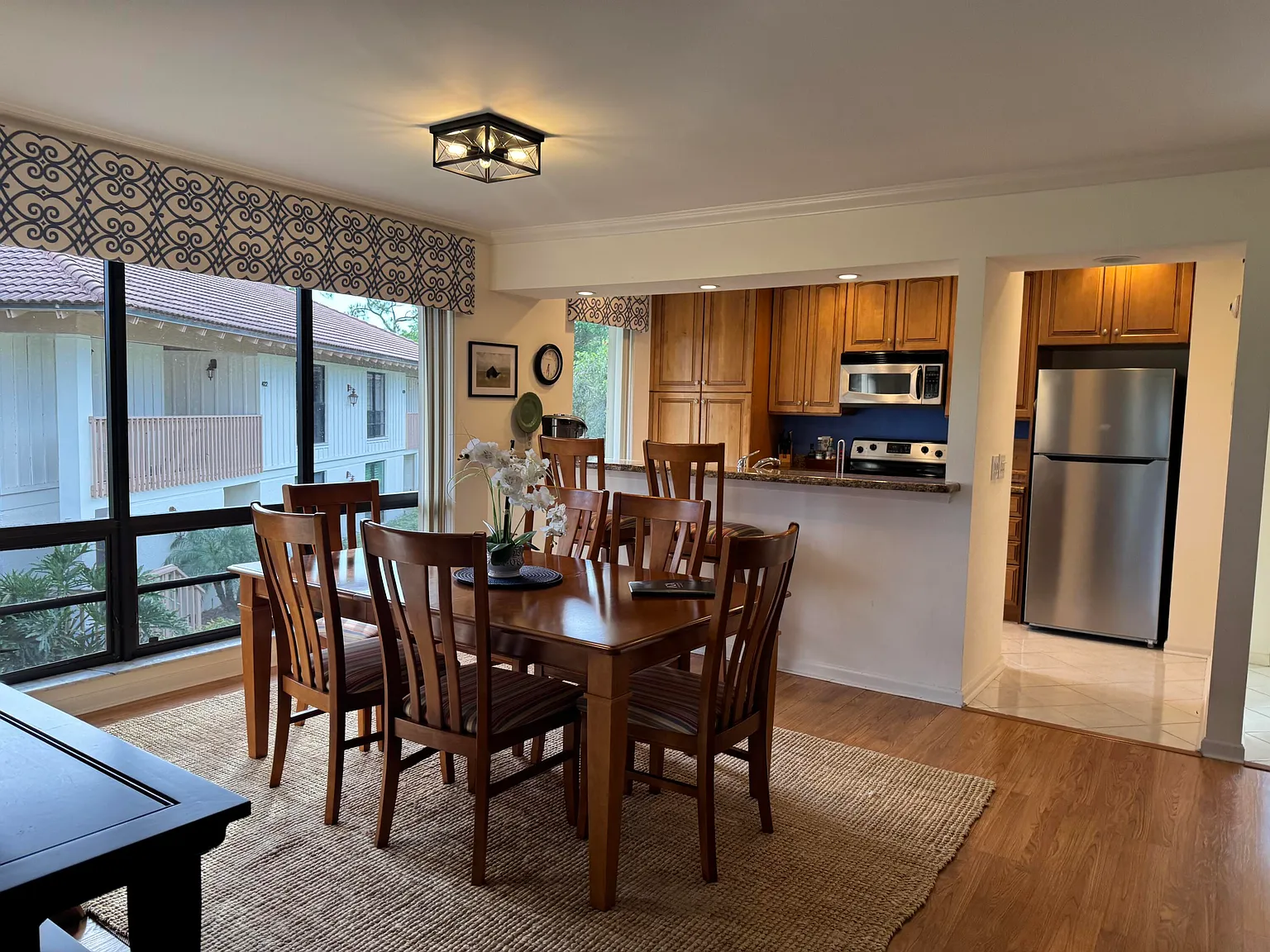 2 bed, 2.0 bath, 1366 sqft, $6,500 — Photo 3