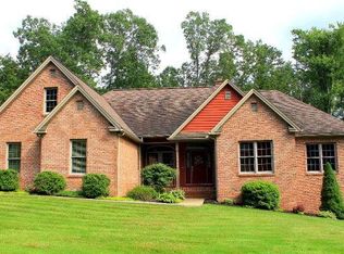 210 Quiet Oak St, Beaver, WV 25813