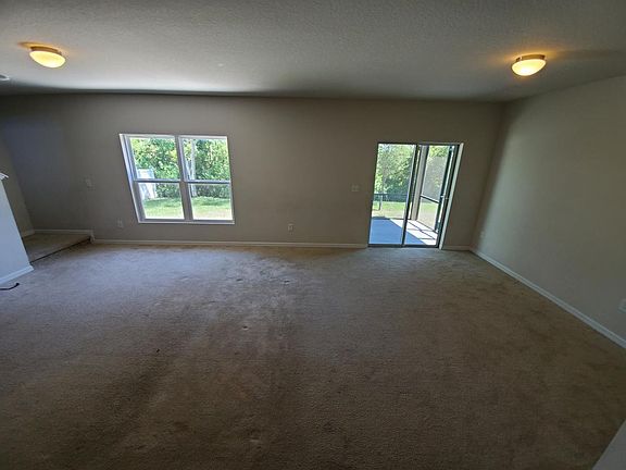 5th image of 251 Oleander St