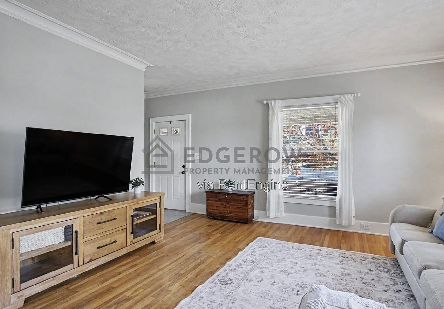 4 bed, 2.0 bath, 1584 sqft, $2,600 — Photo 4