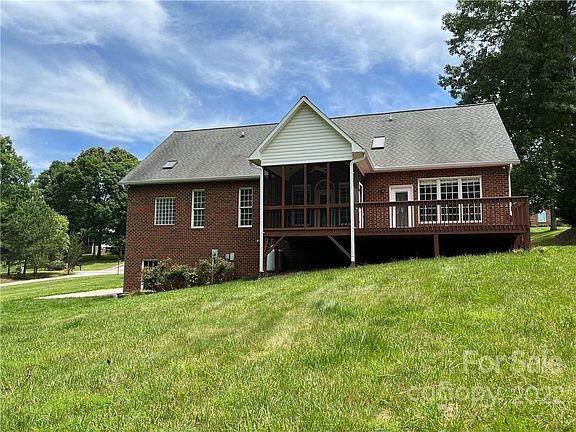 3rd image of 323 Turnwood Ln
