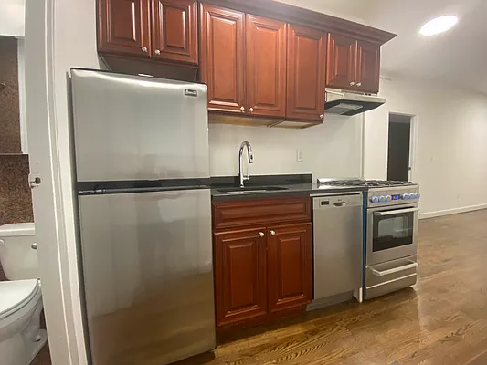 Rented by Bond New York | media 13