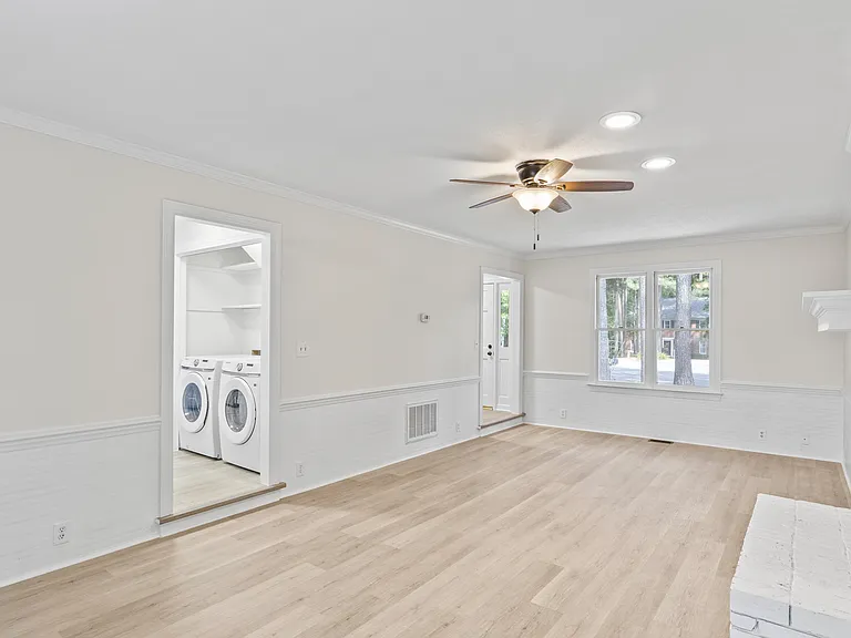 623 Elmwood Ct — Photo 15
