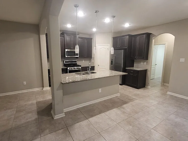 6411 Hunters Way Ln — Photo 10