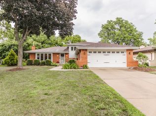 7613 Stratford Pl, Darien, IL