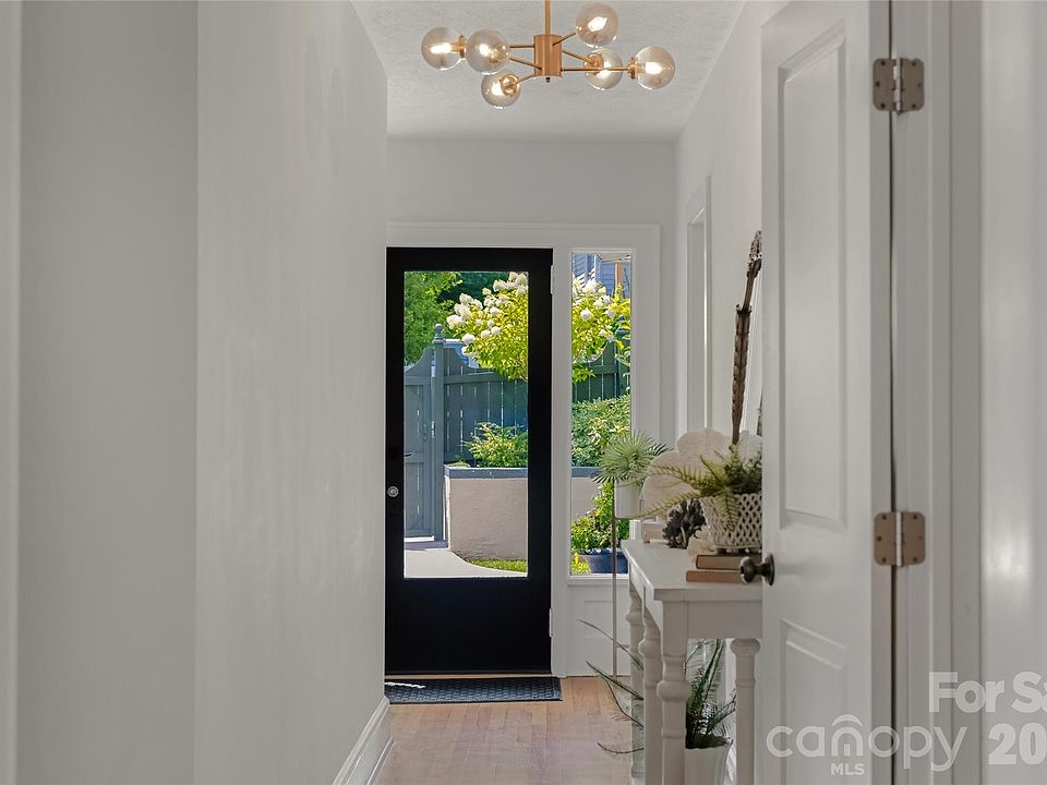1st image of 10 Springdale Rd