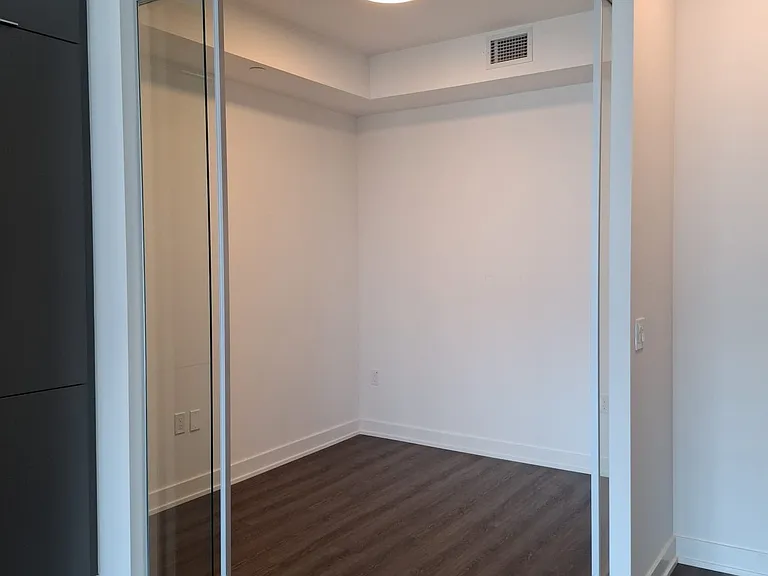 448 Burnhamthorpe Rd W #5210 — Photo 17