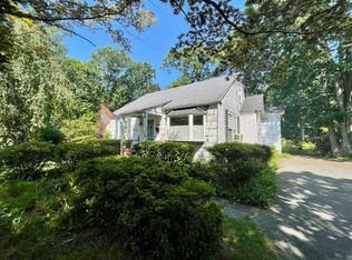295 Woodlawn Ave, Saint James, NY 11780