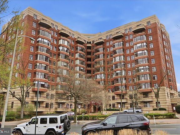 2nd image of 2400 Clarendon Blvd APT 711