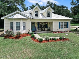 7496 Clearwater Ln, Grand Ridge, FL 32442