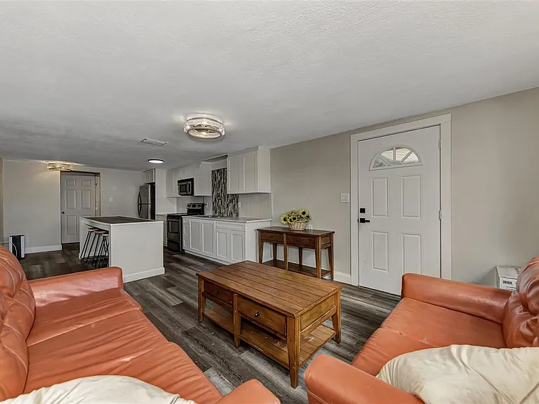 304 San Carlos Ave — Photo 5
