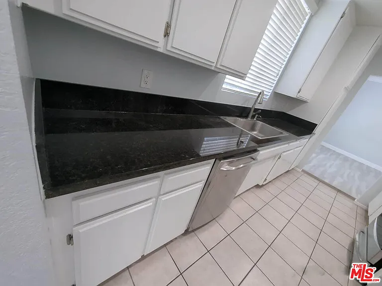1844 Thayer Ave #102 — Photo 9