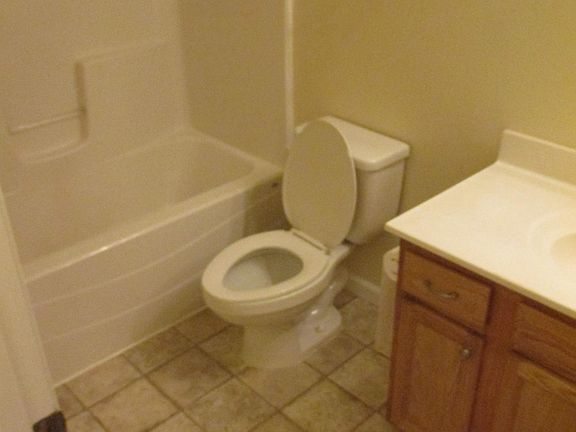 5th image of 1095 E Main St #G