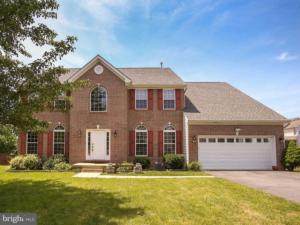 1st image of 104 Yarrow Ct