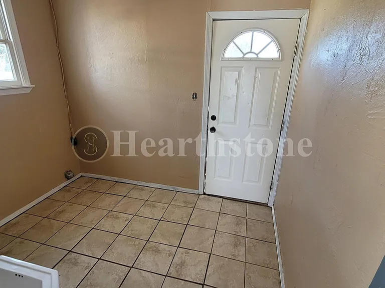 1012 E Brazos St — Photo 8