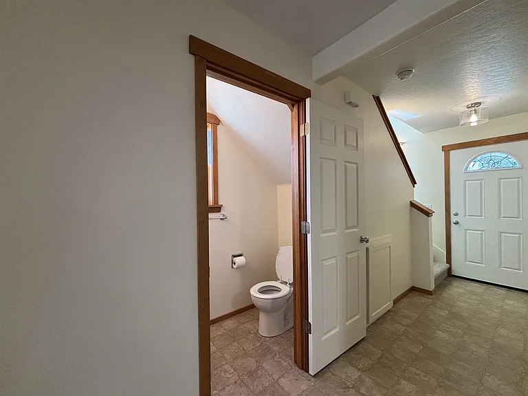 610 Maple St #MAIN — Photo 8