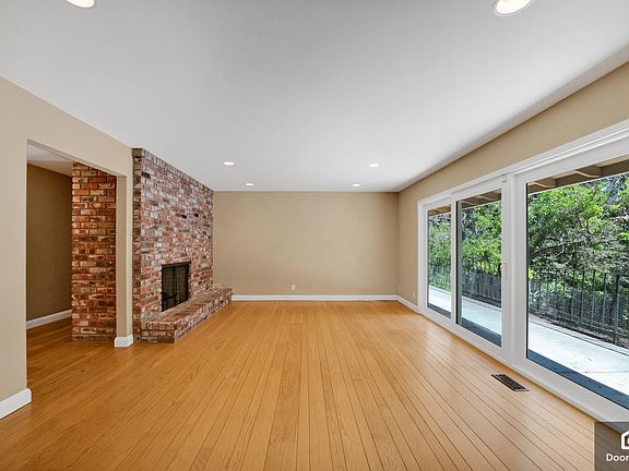 3rd image of 117 Golden Hill Pl