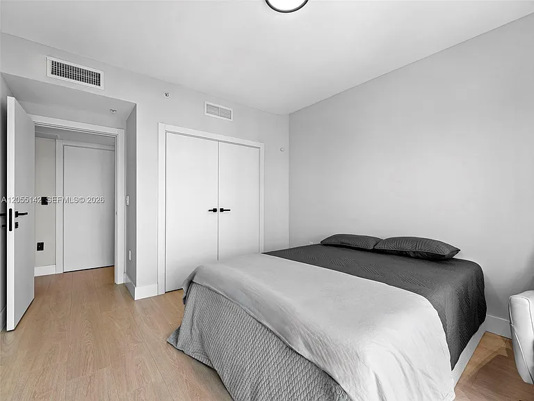 19400 Turnberry Way #1911 — Photo 35