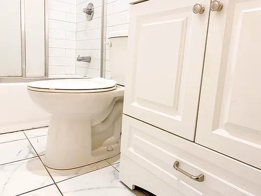 Rented by RealTegrity NY LLC | media 23