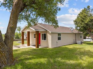 1811 Mendenhall Ave, Fairbury, NE 68352