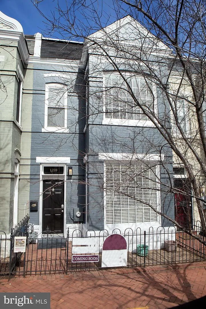 1210 D St NE photo 1