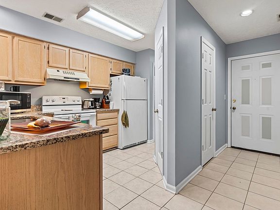 5th image of 4101 Pinehurst Circle #4A