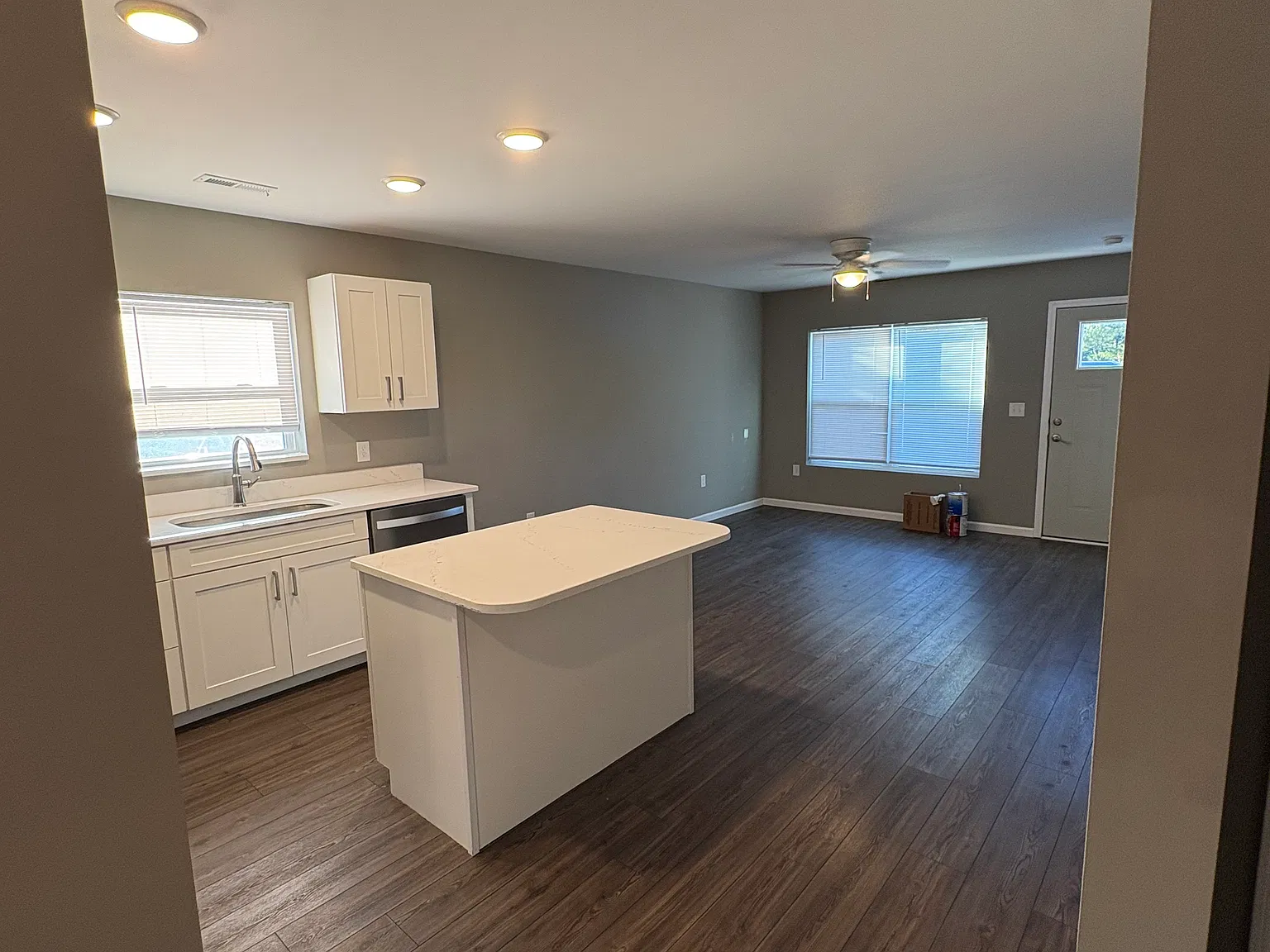 3 bed, 1200 sqft, $1,495 — Photo 4