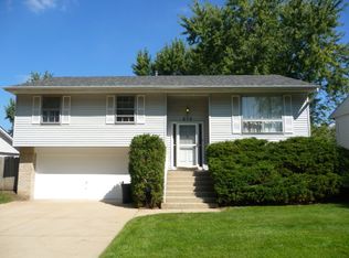 610 Oriole Dr, Streamwood, IL