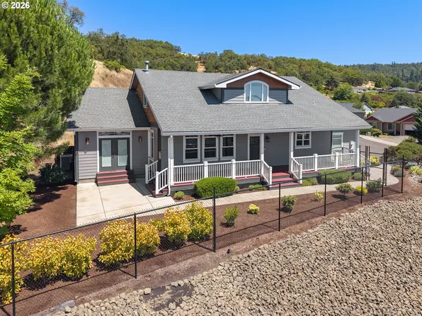 1984 NE Sunset Loop Dr, Roseburg, OR 97470