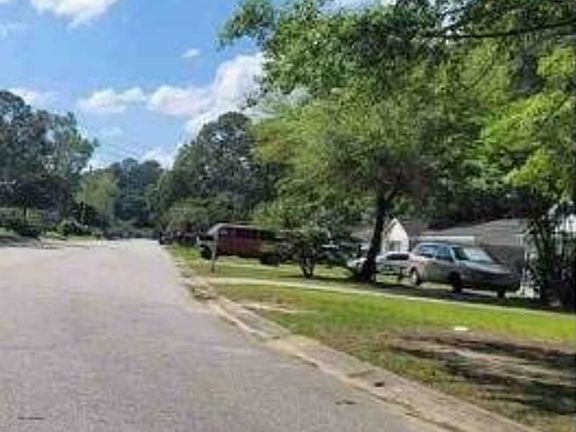 Exterior Neighborhood (street photo)