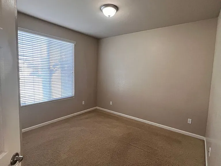 186 Montana De Oro St — Photo 12
